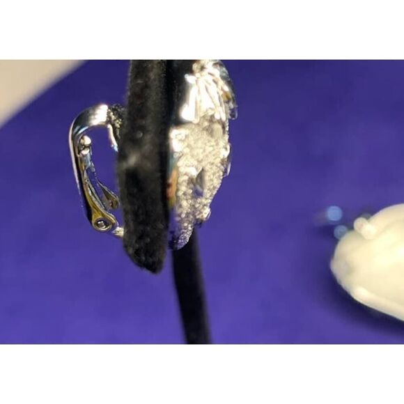 Sarah Coventry Strawberry Brooch and Clip earrings set  in Platinum, Vintage - Picture 3 of 5